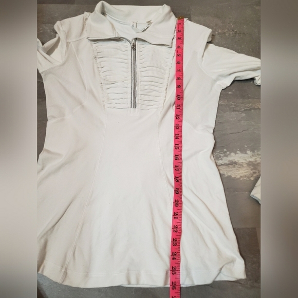 Lululemon Run: Your Heart Out Pullover. Thumbholes. White. Size 10. - Picture 12 of 13